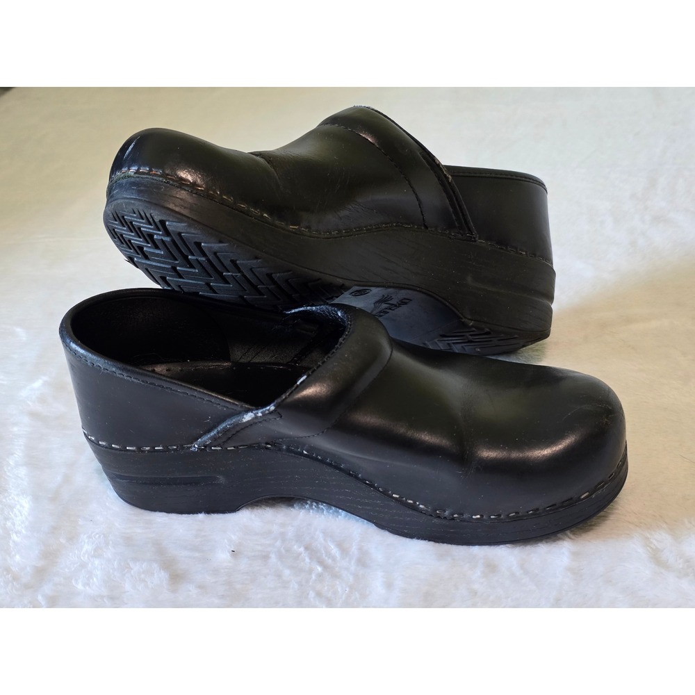 Dansko Professional Black Leather Clogs Womens Size 39 EU 8.5-9 US Slip On Shoes